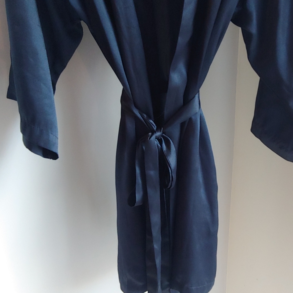 Robe - Picture 3 of 4